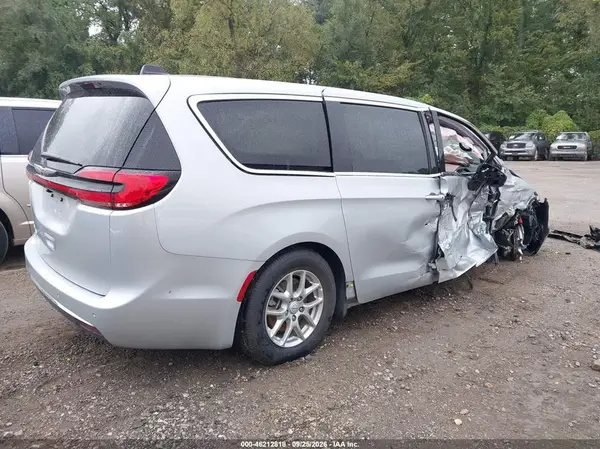 2C4RC1BG8TR185889 — 2026 Chrysler Pacifica, фото 4 с аукциона IAAI 28.09.2026, Левый бок