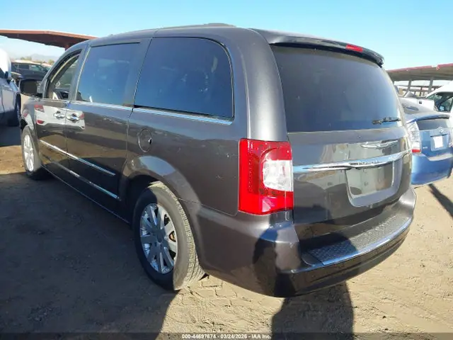 2C4RC1BG5GR112131 — 2016 Chrysler Town &amp; Country Touring, фото 3 с аукциона IAAI 29.09.2026, Естественный износ