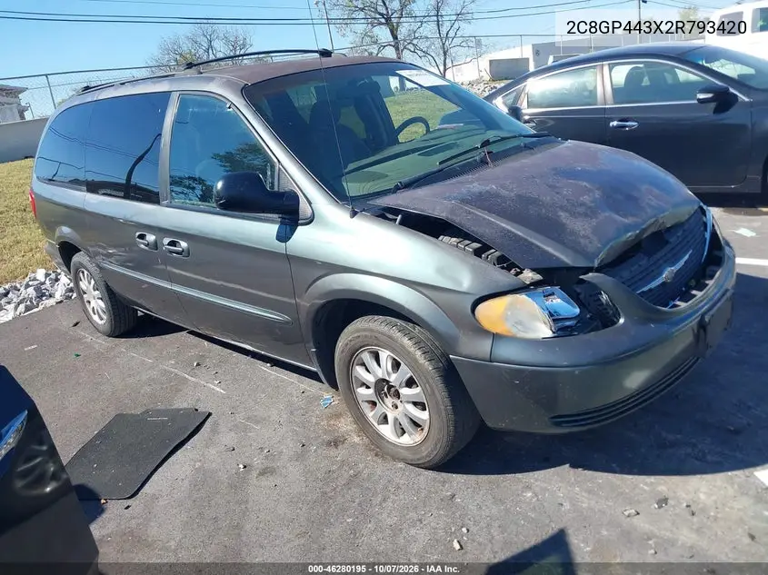 2002 Chrysler Town & Country Lx VIN 2C8GP443X2R793420 фото 2