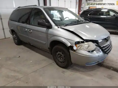 2C4GP44R85R170906 — 2005 Chrysler TOWN & Country, Передняя часть, фото до ремонта