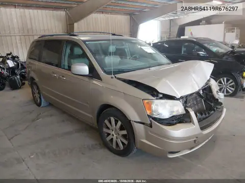 2A8HR54119R676297 — 2009 Chrysler TOWN & Country, Передняя часть, фото до ремонта