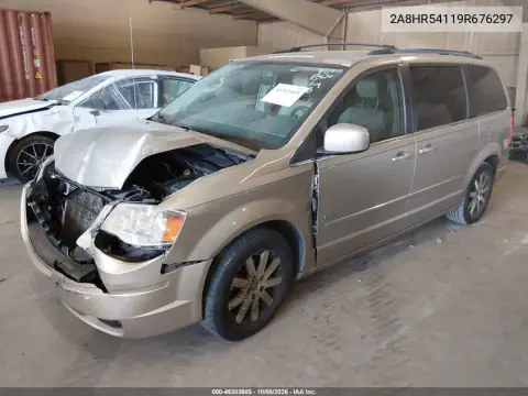 2009 Chrysler Town & Country Touring VIN 2A8HR54119R676297 фото 2