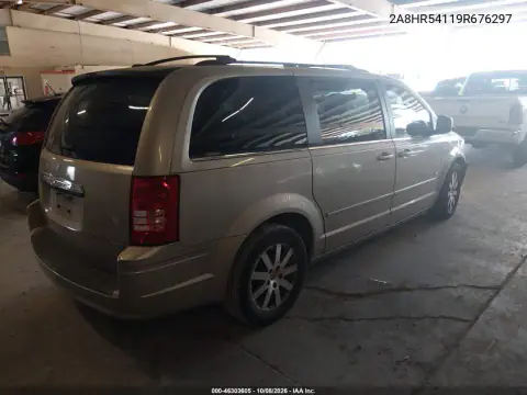 2009 Chrysler Town & Country Touring VIN 2A8HR54119R676297 фото 4