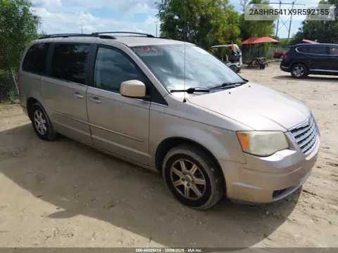 2A8HR541X9R592155 — 2009 Chrysler TOWN & Country, Левая сторона, фото до ремонта