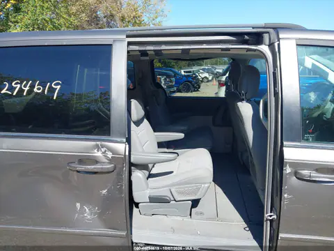 2010 Chrysler Town & Country Lx VIN 2A4RR4DE6AR344332 фото 8