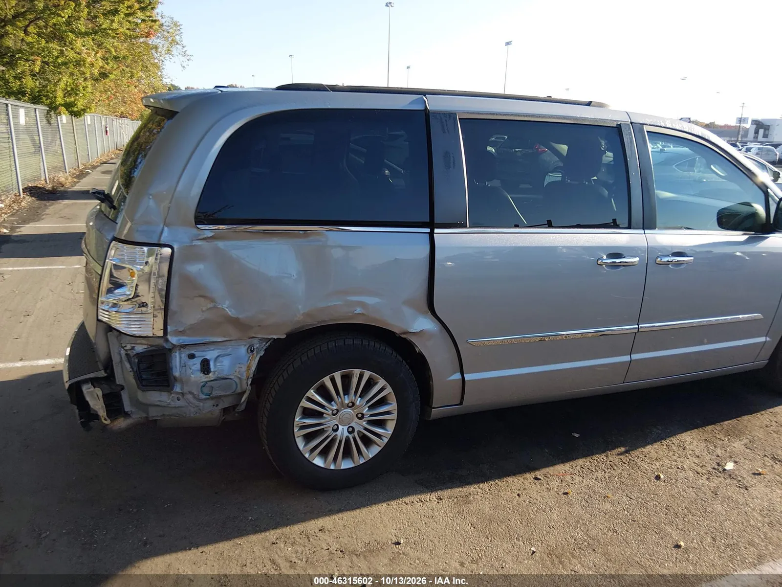 2015 Chrysler Town & Country Touring-L VIN 2C4RC1CG7FR554762 фото 7
