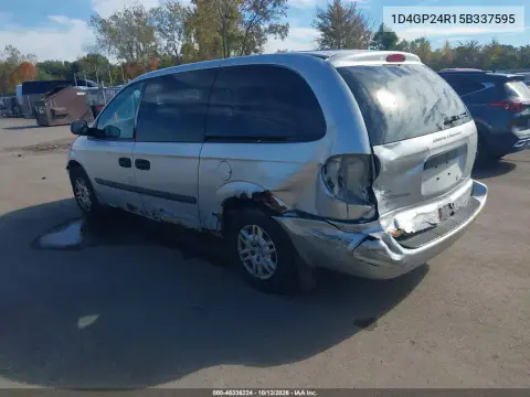 1D4GP24R15B337595 — 2005 Dodge Caravan, Сзади, фото до ремонта