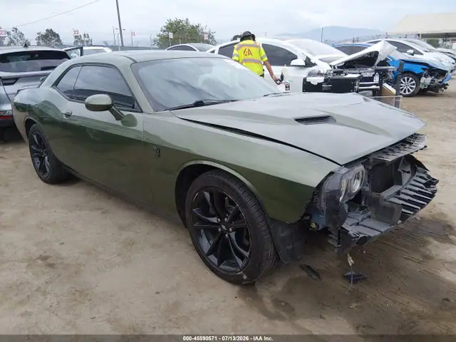 2C3CDZAGXJH334670 — 2018 Dodge Challenger SXT Plus, Передняя часть (Front End), фото до ремонта