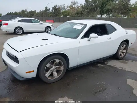 2014 Dodge Challenger Sxt VIN 2C3CDYAG1EH294575 фото 2