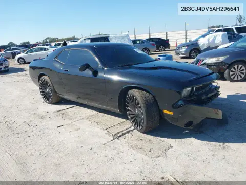 2B3CJ4DV5AH296641 — 2010 Dodge Challenger, Передняя часть, фото до ремонта
