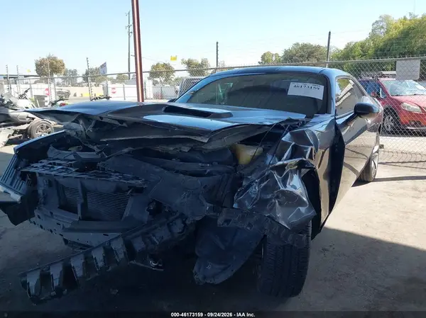2C3CDZAG5GH329675 — 2016 Dodge Challenger, фото 2 с аукциона IAAI, Передняя часть