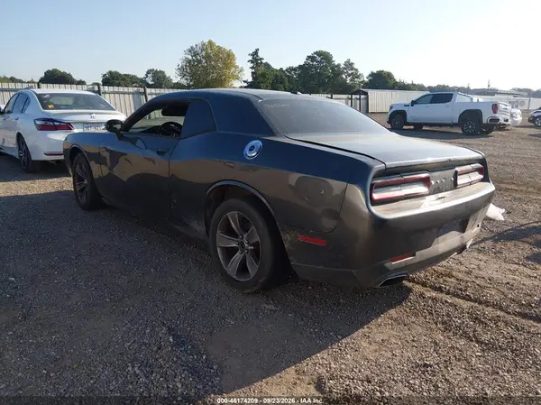 2C3CDZAG8GH100763 — 2016 Dodge Challenger, фото 3 с аукциона IAAI 14.10.2026, Естественный износ