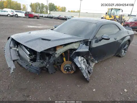 2C3CDZFJ5GH254108 — 2016 Dodge Challenger, фото 2 с аукциона IAAI, Передняя часть