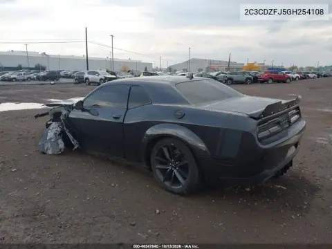 2C3CDZFJ5GH254108 — 2016 Dodge Challenger, фото 3 с аукциона IAAI, Передняя часть