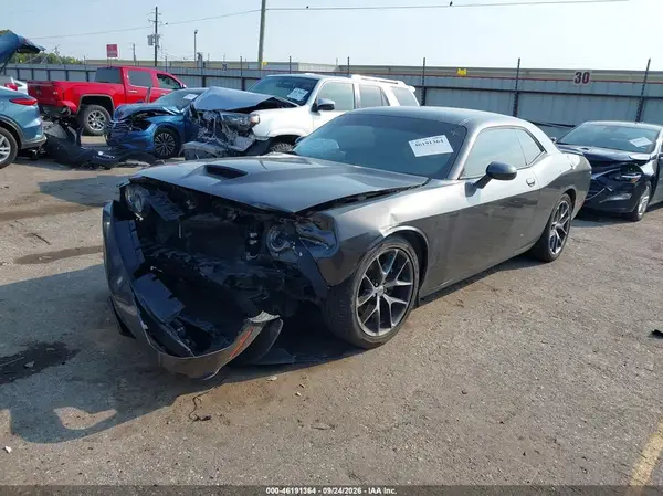2C3CDZJG0NH230100 — 2022 Dodge Challenger, фото 2 с аукциона IAAI, Передняя часть