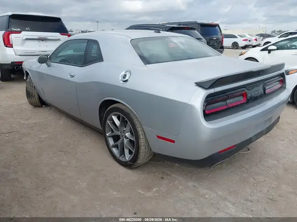 2C3CDZJG4PH558428 — 2023 Dodge Challenger, фото 3 с аукциона IAAI, Передняя часть