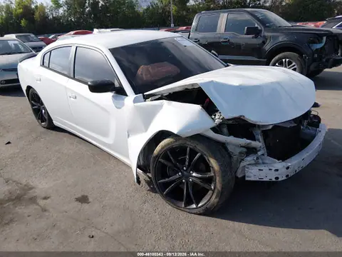 2C3CDXHG1GH281747 — 2016 Dodge Charger SXT, Передняя часть справа (Right Front), фото до ремонта