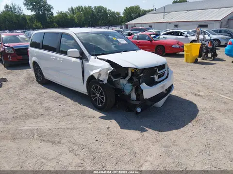2C4RDGEGXFR681034 — 2015 Dodge Grand Caravan R/T, Передняя часть справа (Right Front), фото до ремонта