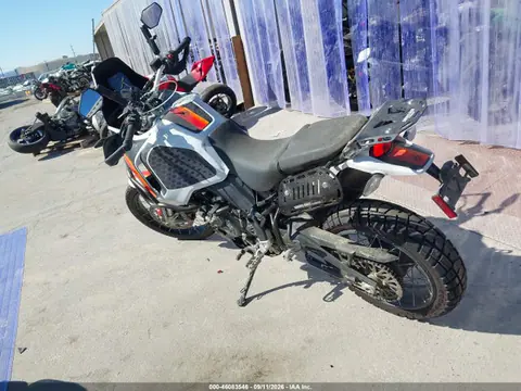 2023 Ducati Desert X VIN ZDMXANDT4PB003161 фото 3