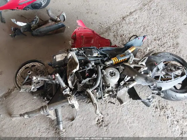 ZDMHAATW1NB008436 — 2022 Ducati Panigale V2, фото 3 с аукциона IAAI 30.09.2026, Повреждения со всех сторон