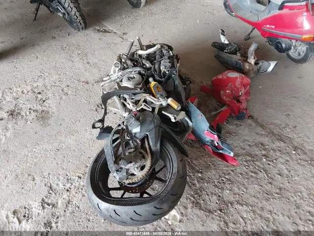 ZDMHAATW1NB008436 — 2022 Ducati Panigale V2, фото 4 с аукциона IAAI 30.09.2026, Повреждения со всех сторон