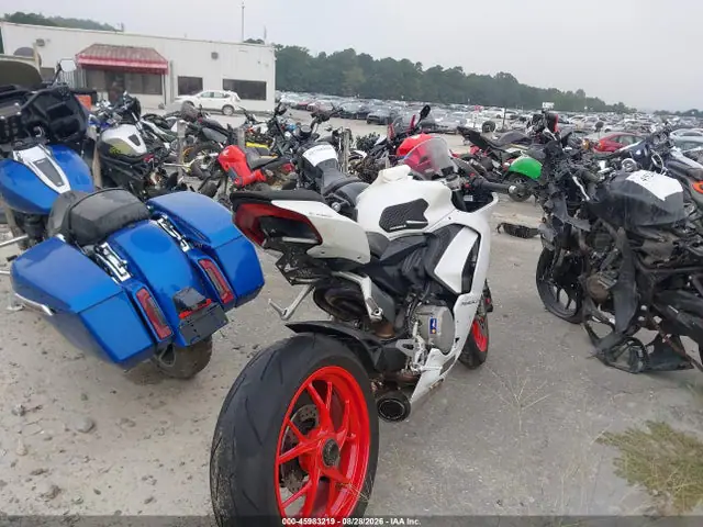 ZDMHAATW7PB010873 — 2023 Ducati Panigale V2, фото 4 с аукциона IAAI 13.10.2026, Передняя часть