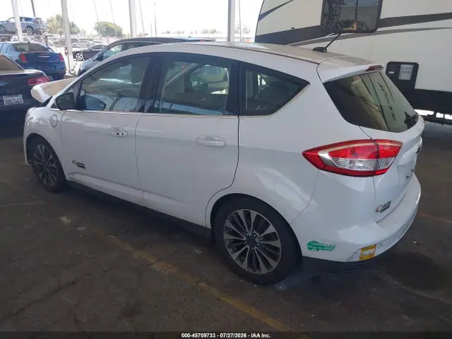 1FADP5FU7HL108331 — 2017 Ford C-MAX Energi Titanium, фото 3 с аукциона IAAI 29.09.2026, Передняя часть