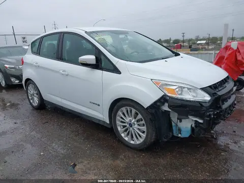 1FADP5AU3HL118040 — 2017 Ford C-MAX Hybrid SE, Передняя часть (Front End), фото до ремонта