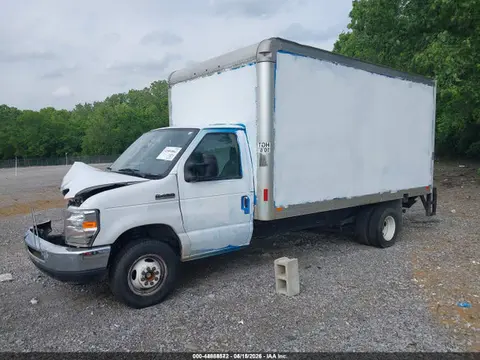 2018 Ford E-450 Cutaway VIN 1FDXE4FS4JDC08713 фото 2