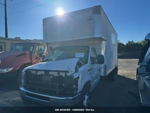 2022 Ford E-450 Cutaway VIN 1FDXE4FN8NDC39933 фото 2