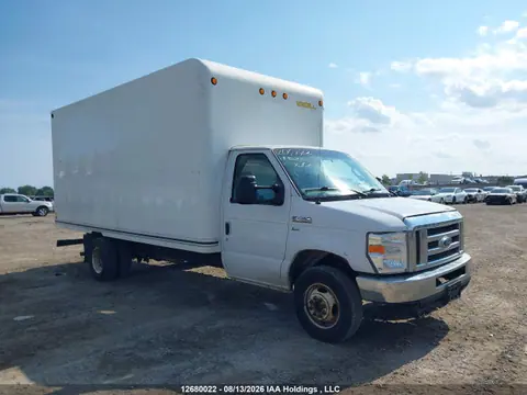 1FDWE4F63KDC38267 — 2019 Ford Econoline E450 Super Duty Cutaway Van, Задняя часть (Rear), фото до ремонта