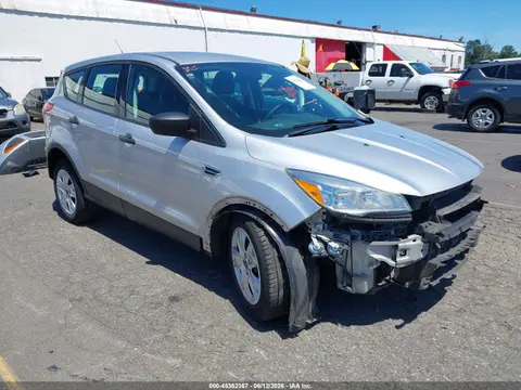 1FMCU0F78EUB16659 — 2014 Ford Escape S, Передняя часть (Front End), фото до ремонта