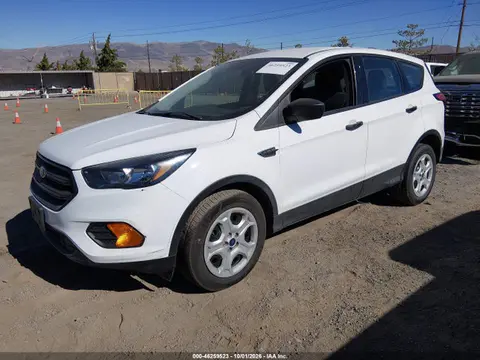 2019 Ford ESCAPE S VIN 1FMCU0F72KUB61897 фото 2