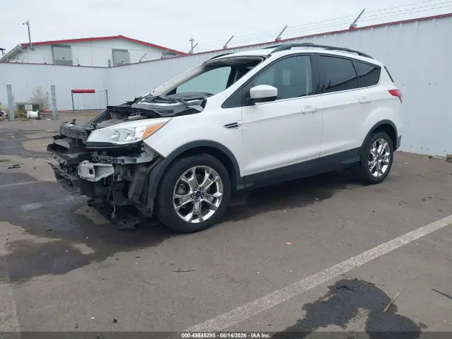 1FMCU9G90FUC13179 — 2015 Ford Escape SE, фото 2 с аукциона IAAI 29.09.2026, Передняя и задняя части