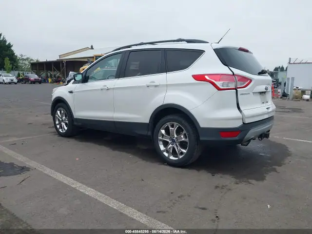 1FMCU9G90FUC13179 — 2015 Ford Escape SE, фото 3 с аукциона IAAI 29.09.2026, Передняя и задняя части