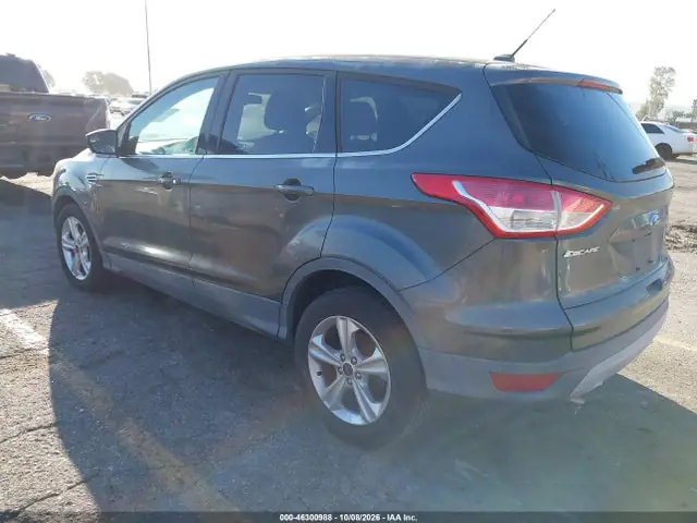 1FMCU0GX8FUA17839 — 2015 Ford Escape SE, фото 3 с аукциона IAAI 13.10.2026, Естественный износ