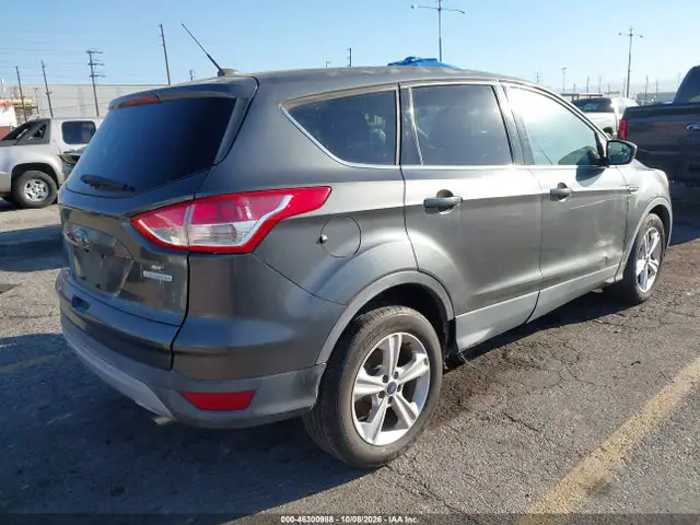1FMCU0GX8FUA17839 — 2015 Ford Escape SE, фото 4 с аукциона IAAI 13.10.2026, Естественный износ