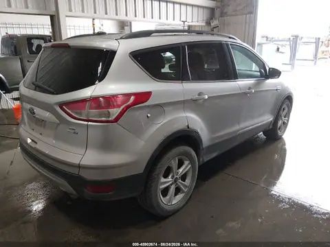2016 Ford ESCAPE SE VIN 1FMCU9GX8GUB83736 фото 4