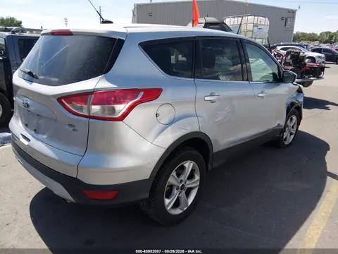 2016 Ford ESCAPE SE VIN 1FMCU9GX7GUC81625 фото 4