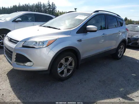 2016 Ford ESCAPE SE VIN 1FMCU9GX7GUA40230 фото 2