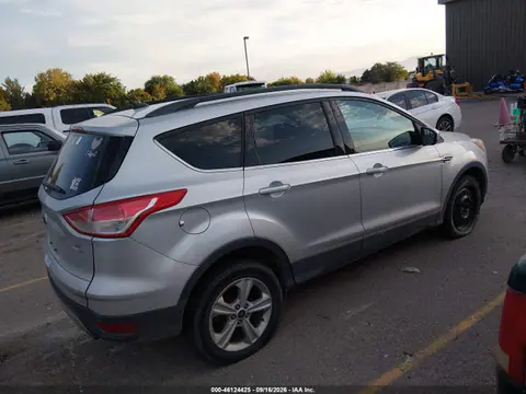 2016 Ford ESCAPE SE VIN 1FMCU9GX5GUC67190 фото 4