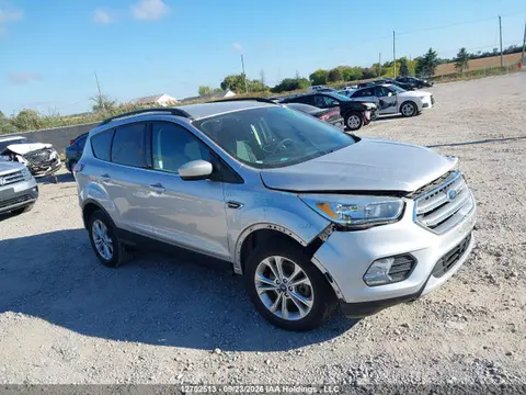 1FMCU9G96HUE98733 — 2017 Ford Escape SE, Передняя часть (Front), фото до ремонта