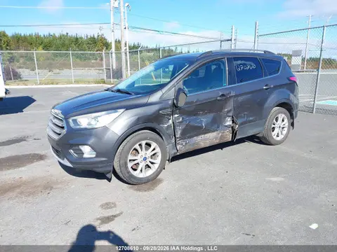 2017 Ford ESCAPE SE VIN 1FMCU9GD9HUD69678 фото 2