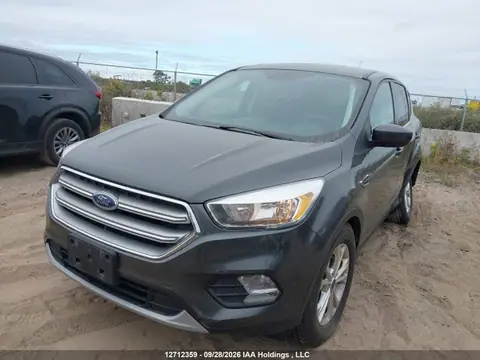 2017 Ford ESCAPE SE VIN 1FMCU0GD2HUE98731 фото 2