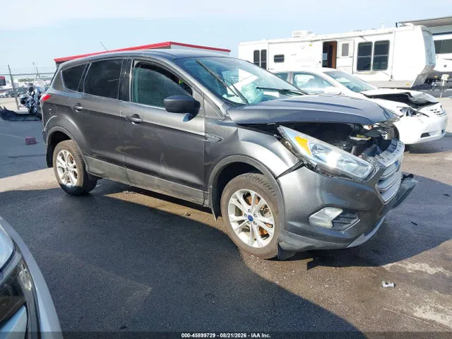 2017 Ford ESCAPE SE VIN 1FMCU9GD7HUB10087 фото 1