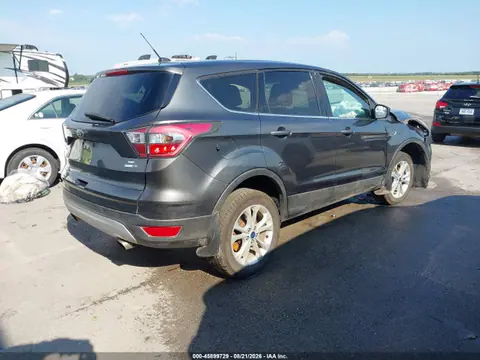 2017 Ford ESCAPE SE VIN 1FMCU9GD7HUB10087 фото 4