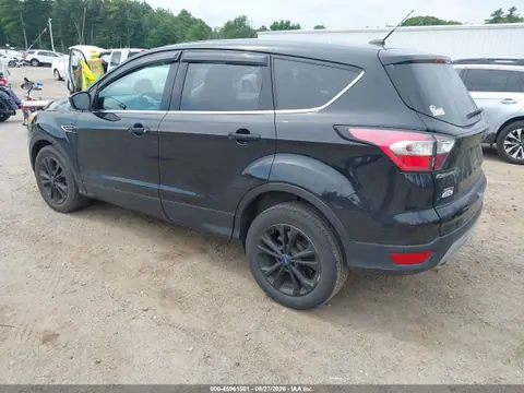 2017 Ford ESCAPE SE VIN 1FMCU0GDXHUE23033 фото 3
