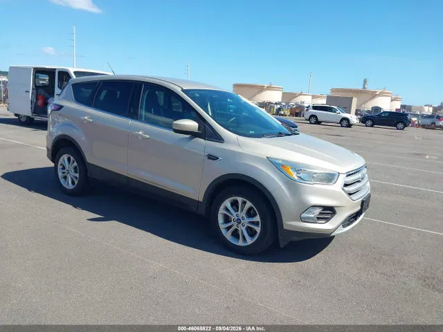 2017 Ford ESCAPE SE VIN 1FMCU9GD2HUB08764 фото 1