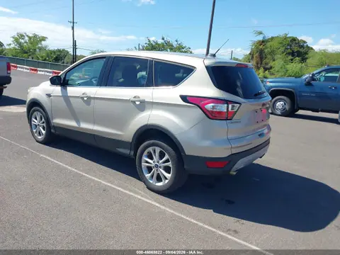 2017 Ford ESCAPE SE VIN 1FMCU9GD2HUB08764 фото 3