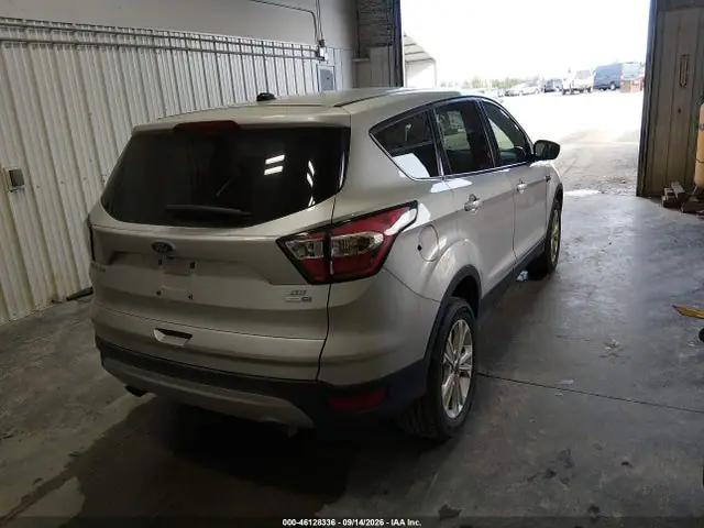 2017 Ford ESCAPE SE VIN 1FMCU9GD4HUE50412 фото 4